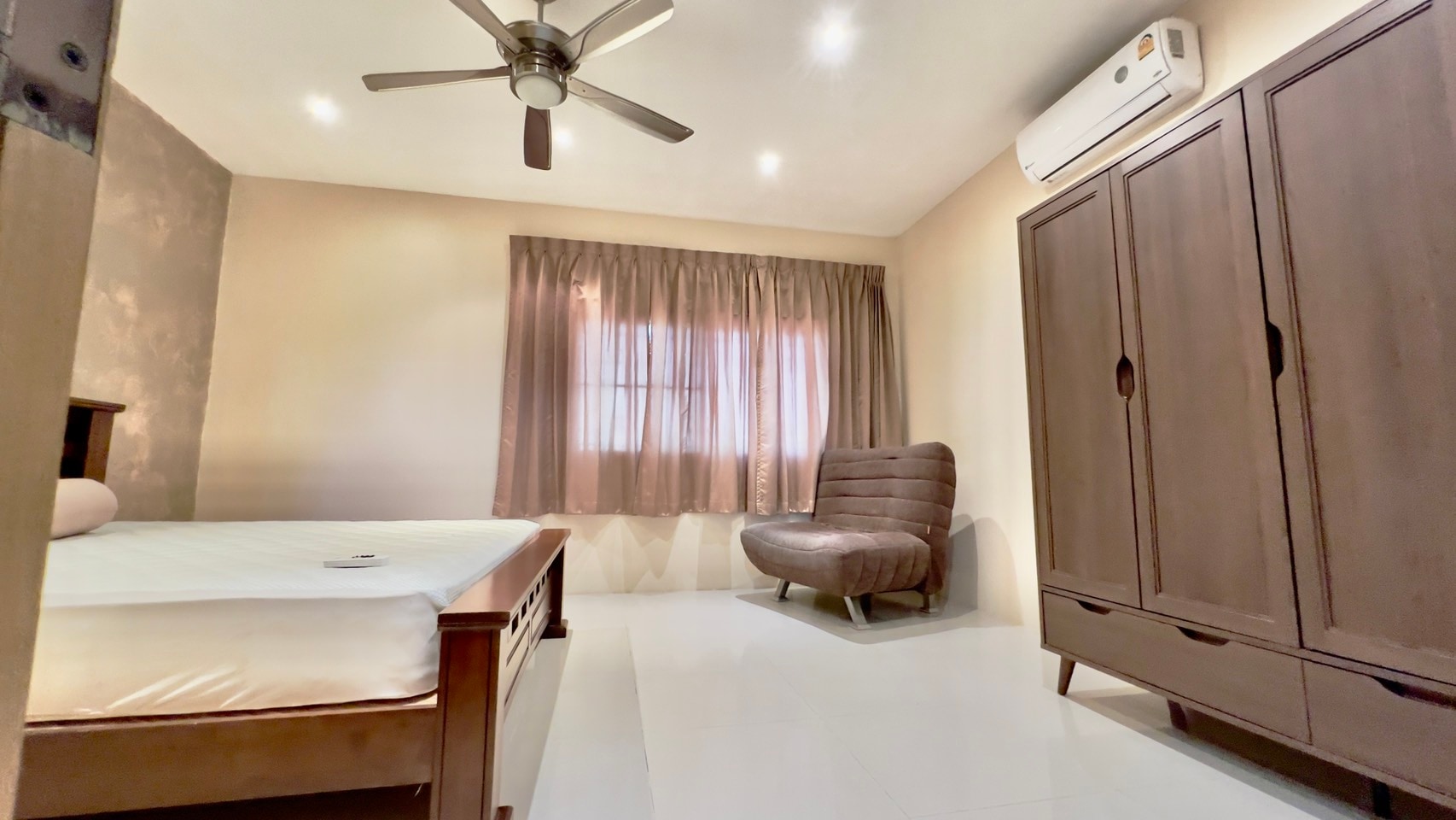 Private Pool Villa Investment property with 3 bedrooms 3 bathrooms in East Pattaya for SALE photo 42