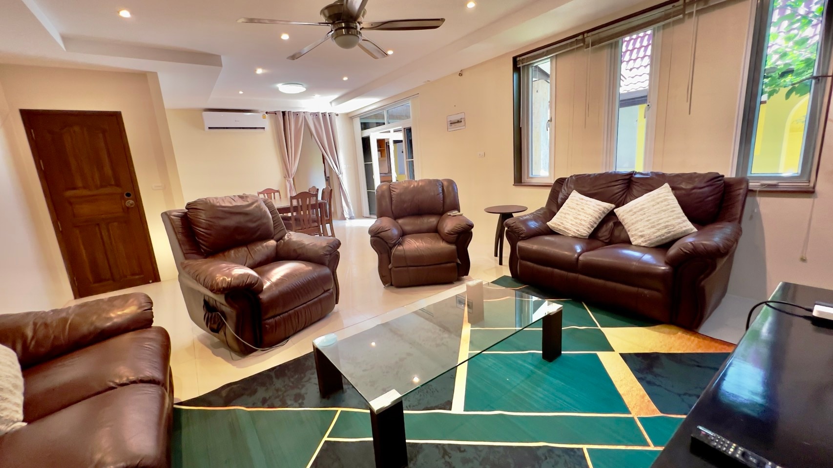 Private Pool Villa Investment property with 3 bedrooms 3 bathrooms in East Pattaya for SALE photo 46