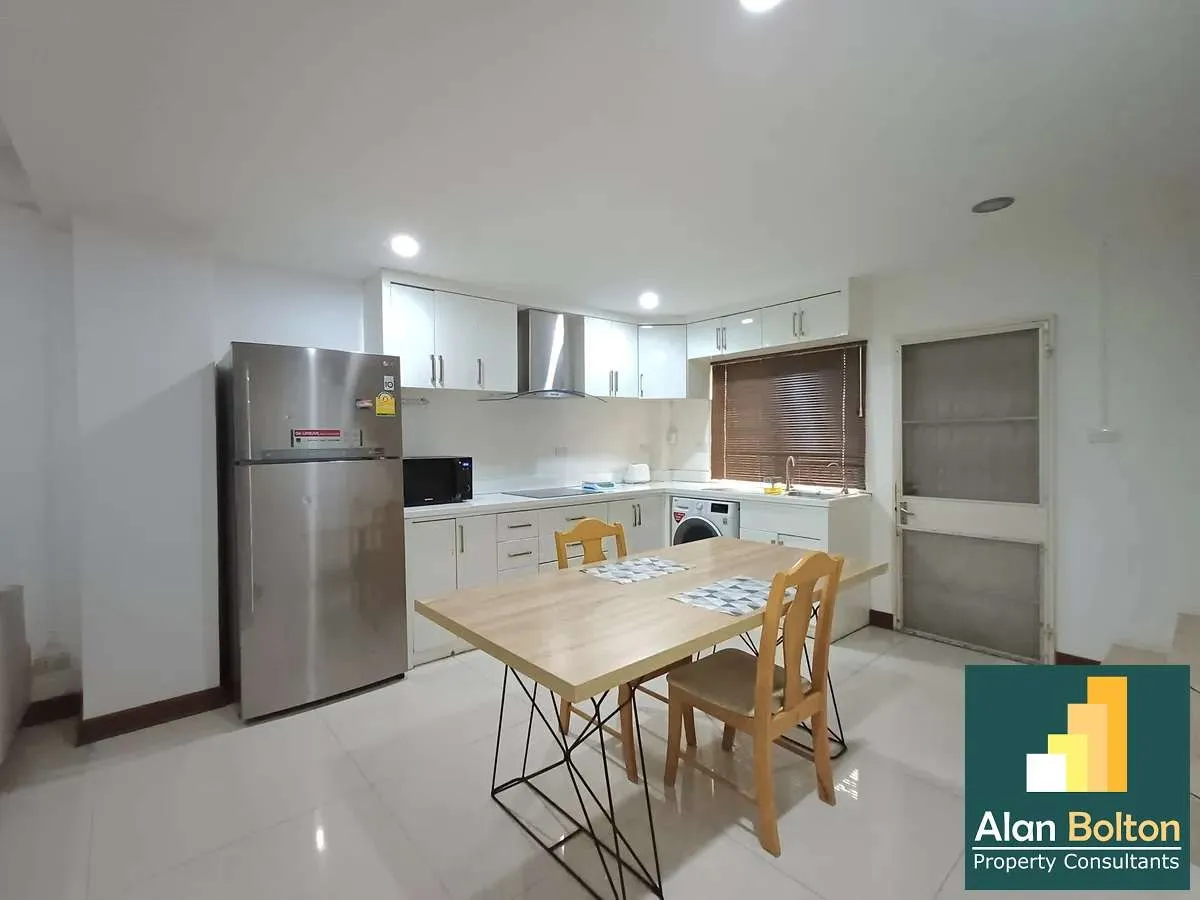 Townhouse with the large office 2 beds 1 bath in Central Pattaya for RENT photo 6
