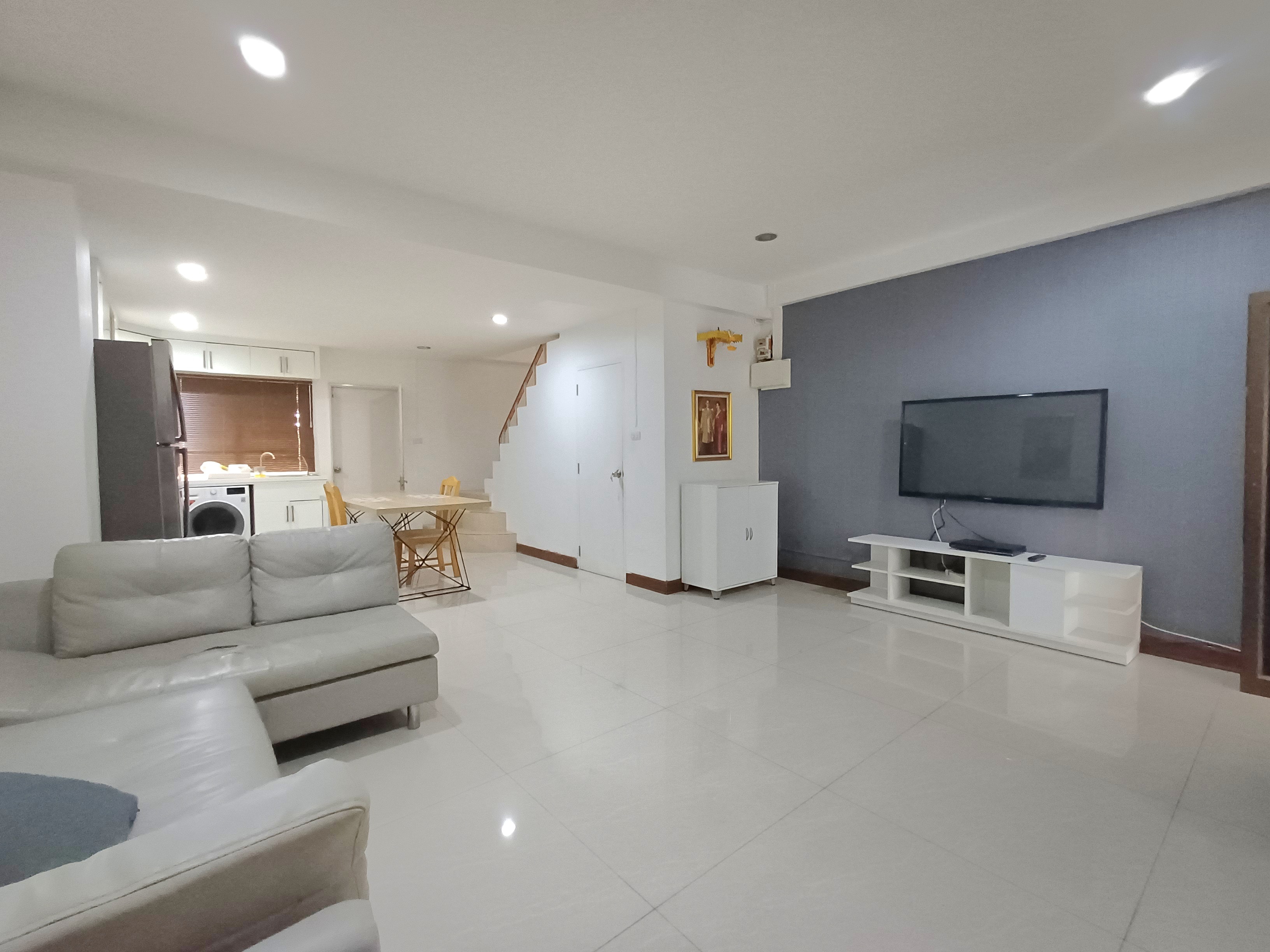 Townhouse with the large office 2 beds 1 bath in Central Pattaya for RENT photo 27