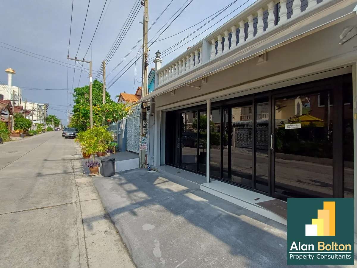 Townhouse with the large office 2 beds 1 bath in Central Pattaya for RENT photo 3