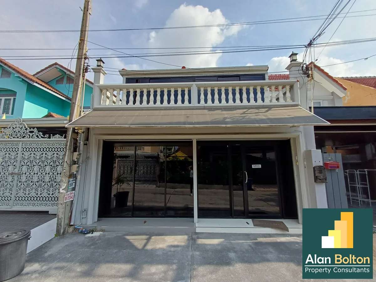 Townhouse with the large office 2 beds 1 bath in Central Pattaya for RENT photo 2