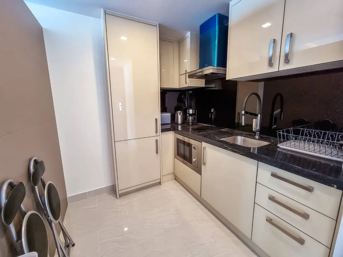 Grand Avenue 1 Bedroom For Rent photo 9