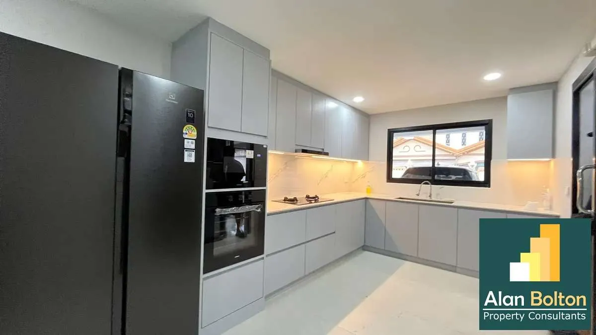 Newly Renovated Pool Villa 7 beds 8 baths near Jomtien Beach for SALE/RENT photo 20