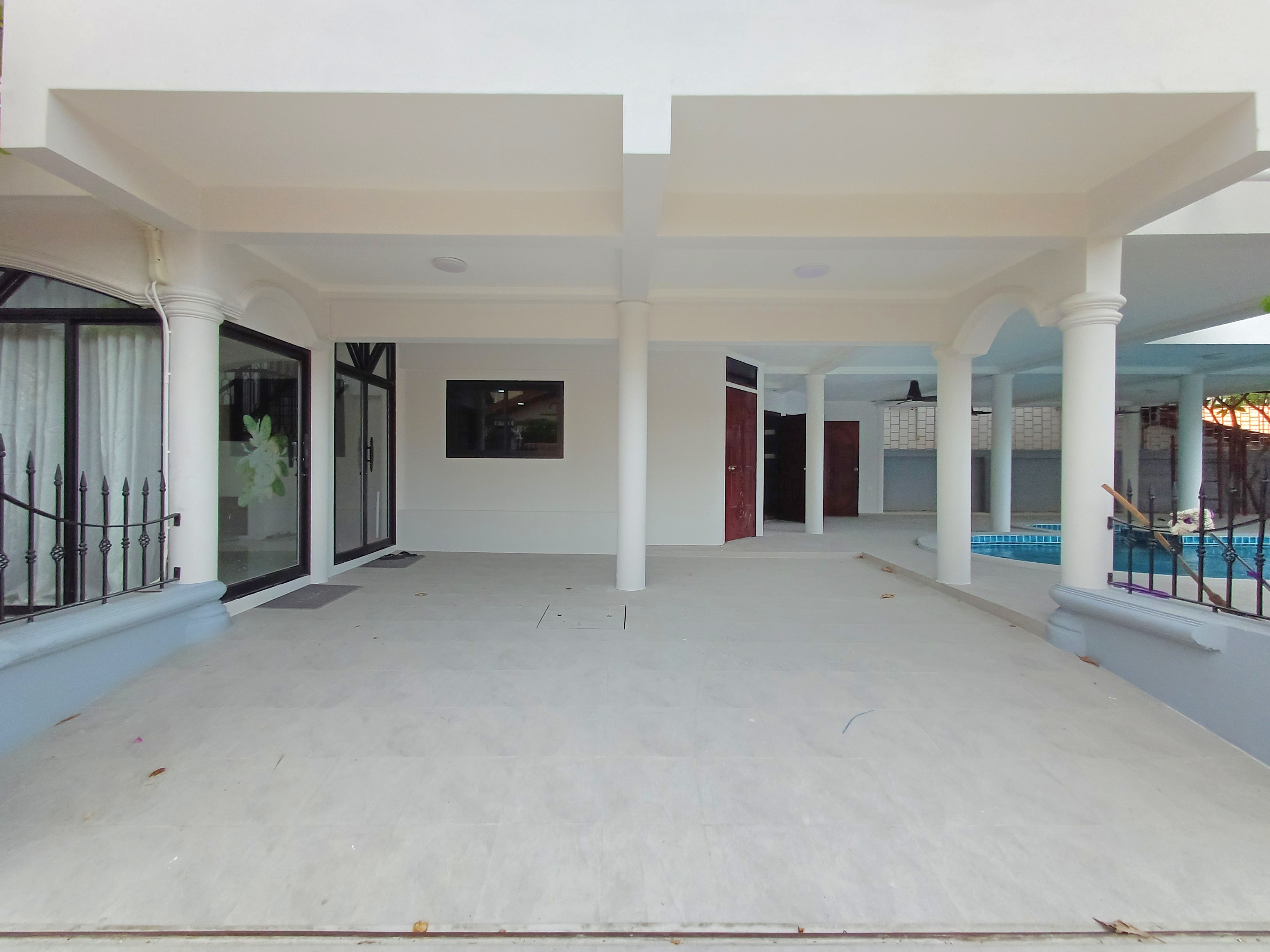 Newly Renovated Pool Villa 7 beds 8 baths near Jomtien Beach for SALE/RENT photo 40