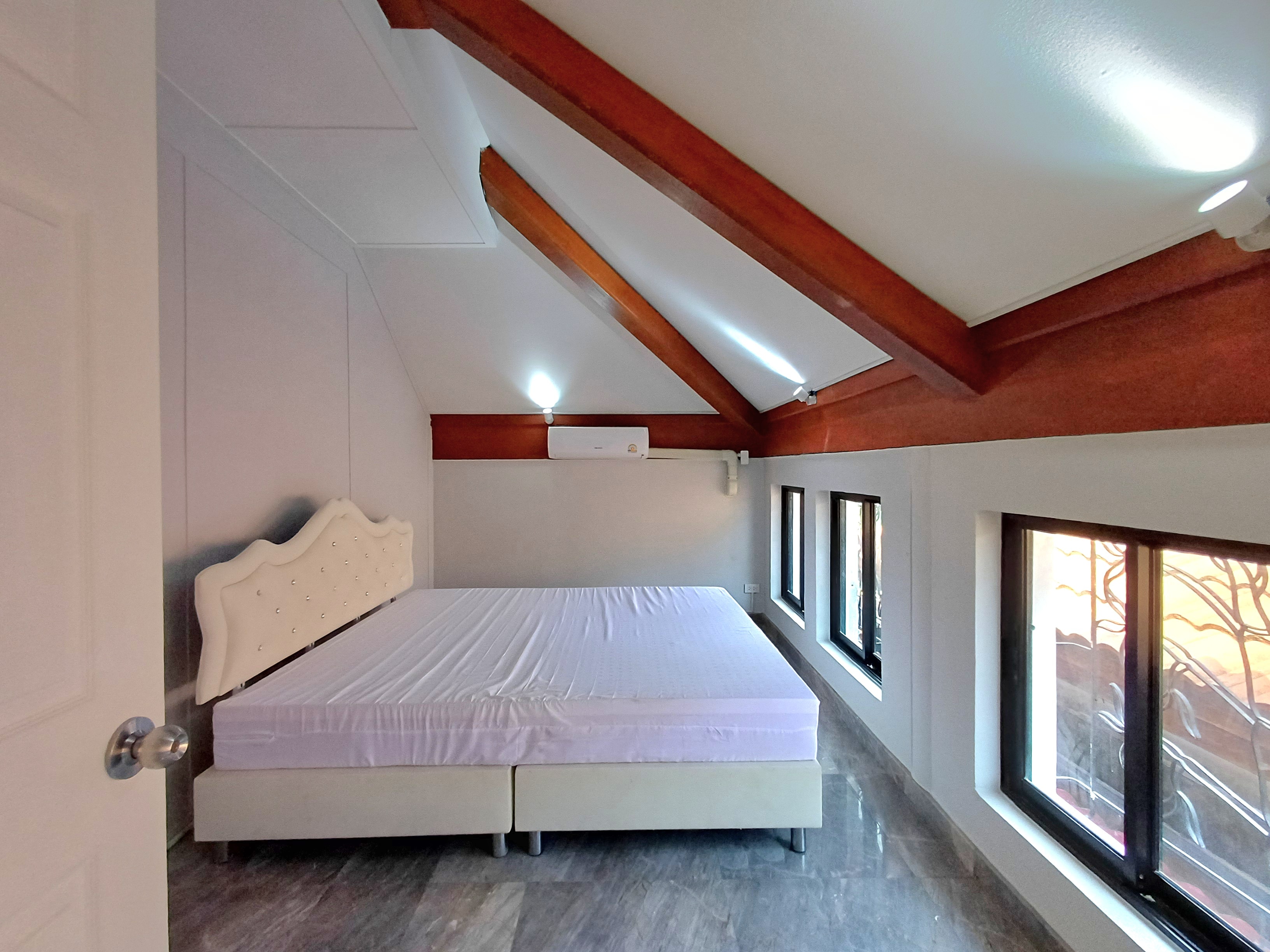 Newly Renovated Pool Villa 7 beds 8 baths near Jomtien Beach for SALE/RENT photo 33