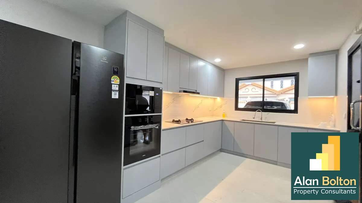 Newly Renovated Pool Villa 7 beds 8 baths near Jomtien Beach for SALE/RENT photo 20