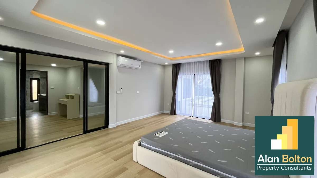 Newly Renovated Pool Villa 7 beds 8 baths near Jomtien Beach for SALE/RENT photo 17