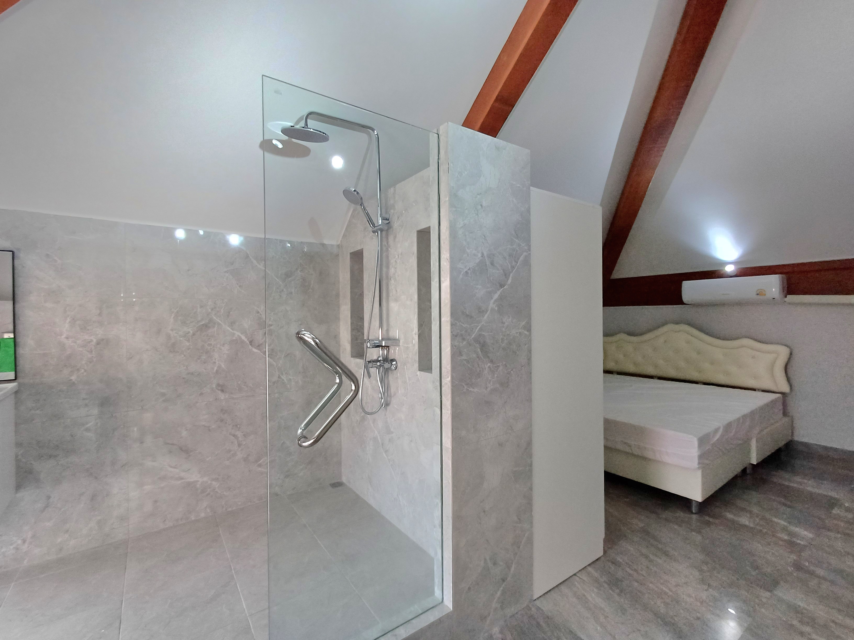 Newly Renovated Pool Villa 7 beds 8 baths near Jomtien Beach for SALE/RENT photo 32