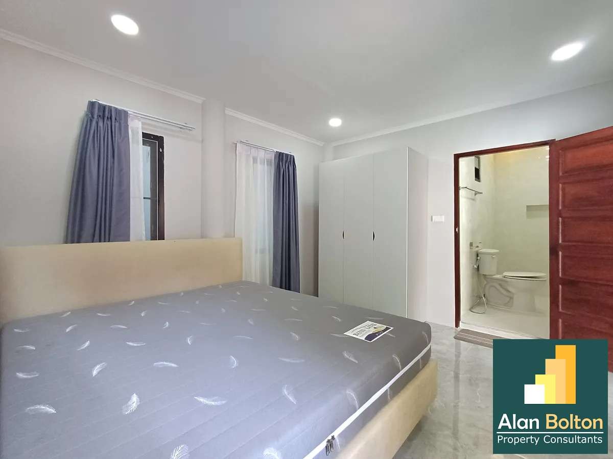 Newly Renovated Pool Villa 7 beds 8 baths near Jomtien Beach for SALE/RENT photo 8