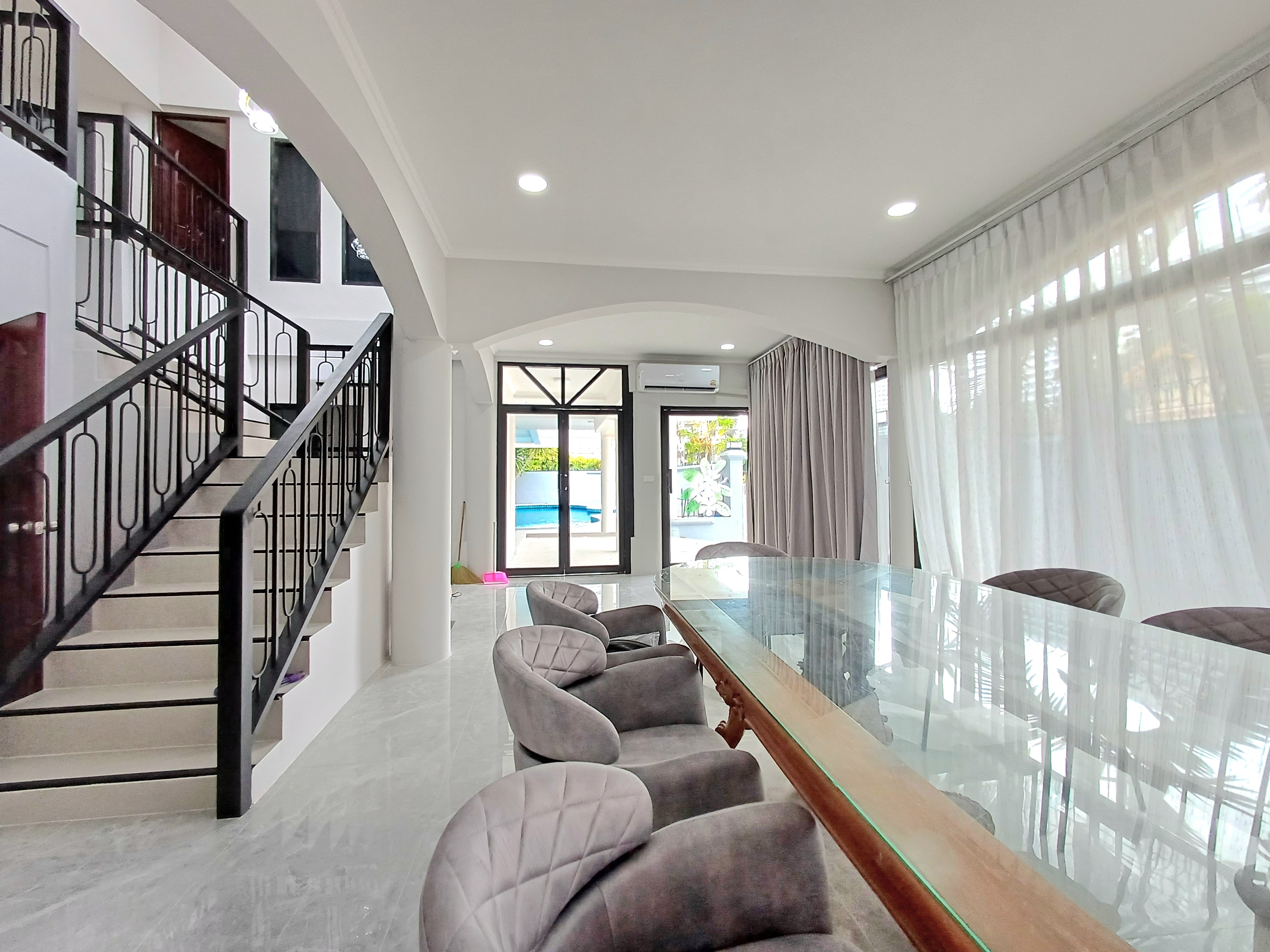 Newly Renovated Pool Villa 7 beds 8 baths near Jomtien Beach for SALE/RENT photo 38