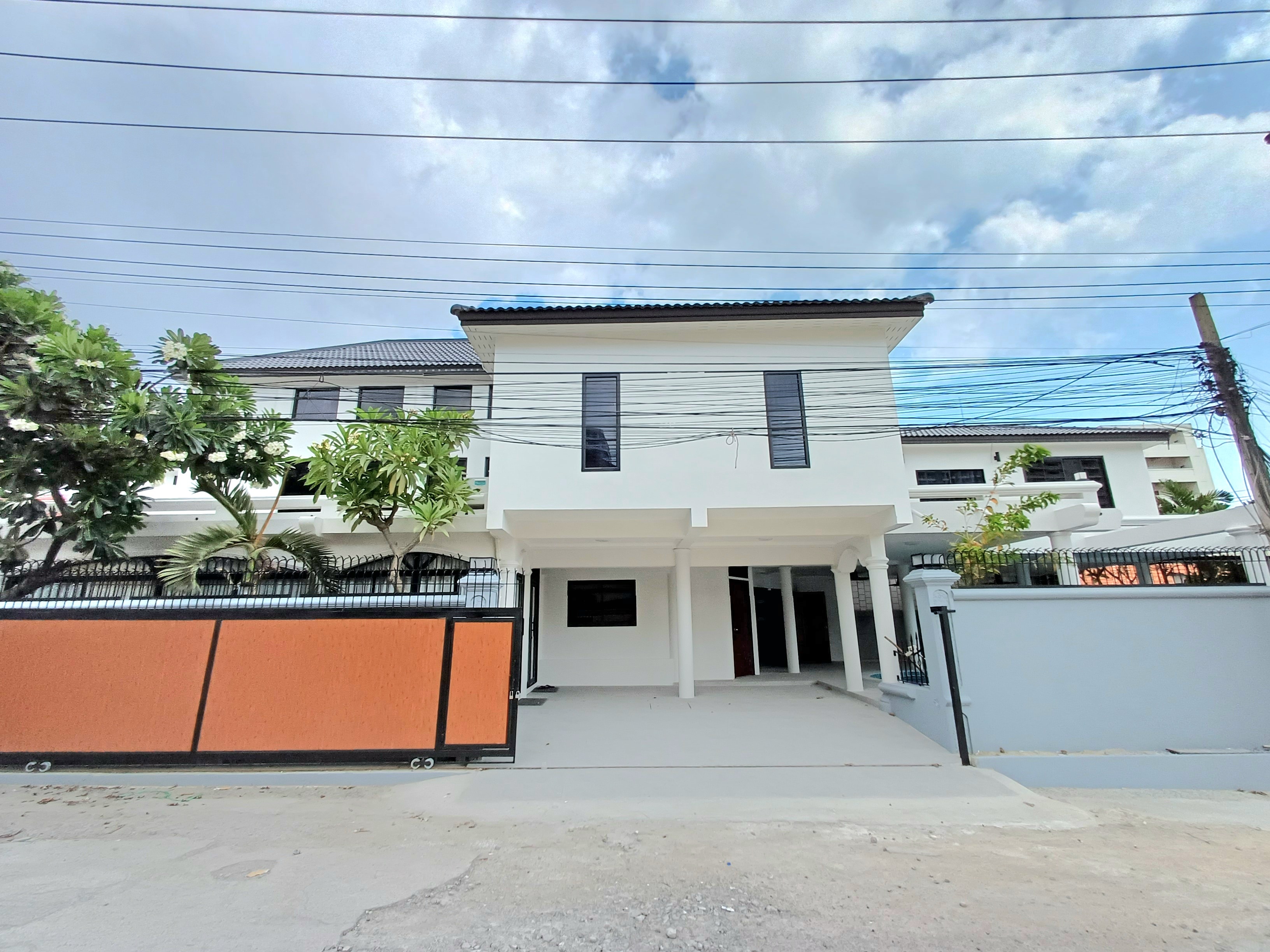 Newly Renovated Pool Villa 7 beds 8 baths near Jomtien Beach for SALE/RENT photo 39