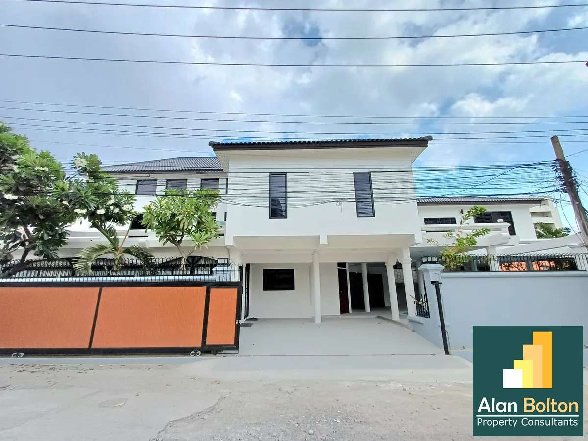 Newly Renovated Pool Villa 7 beds 8 baths near Jomtien Beach for SALE/RENT photo 2