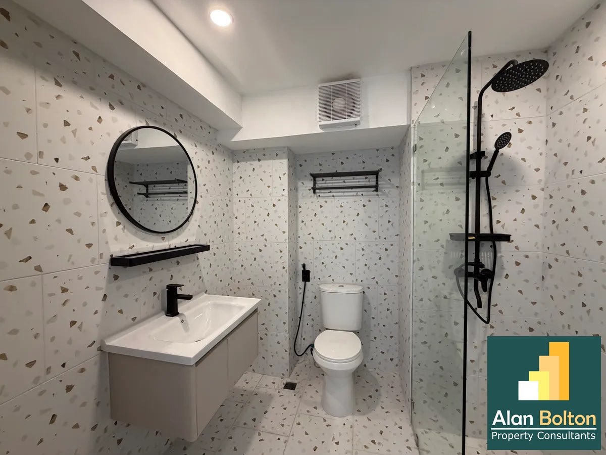 Newly Renovated & Thai Quota: Spacious 39 sqm Studio in Prime Pratumnak photo 11