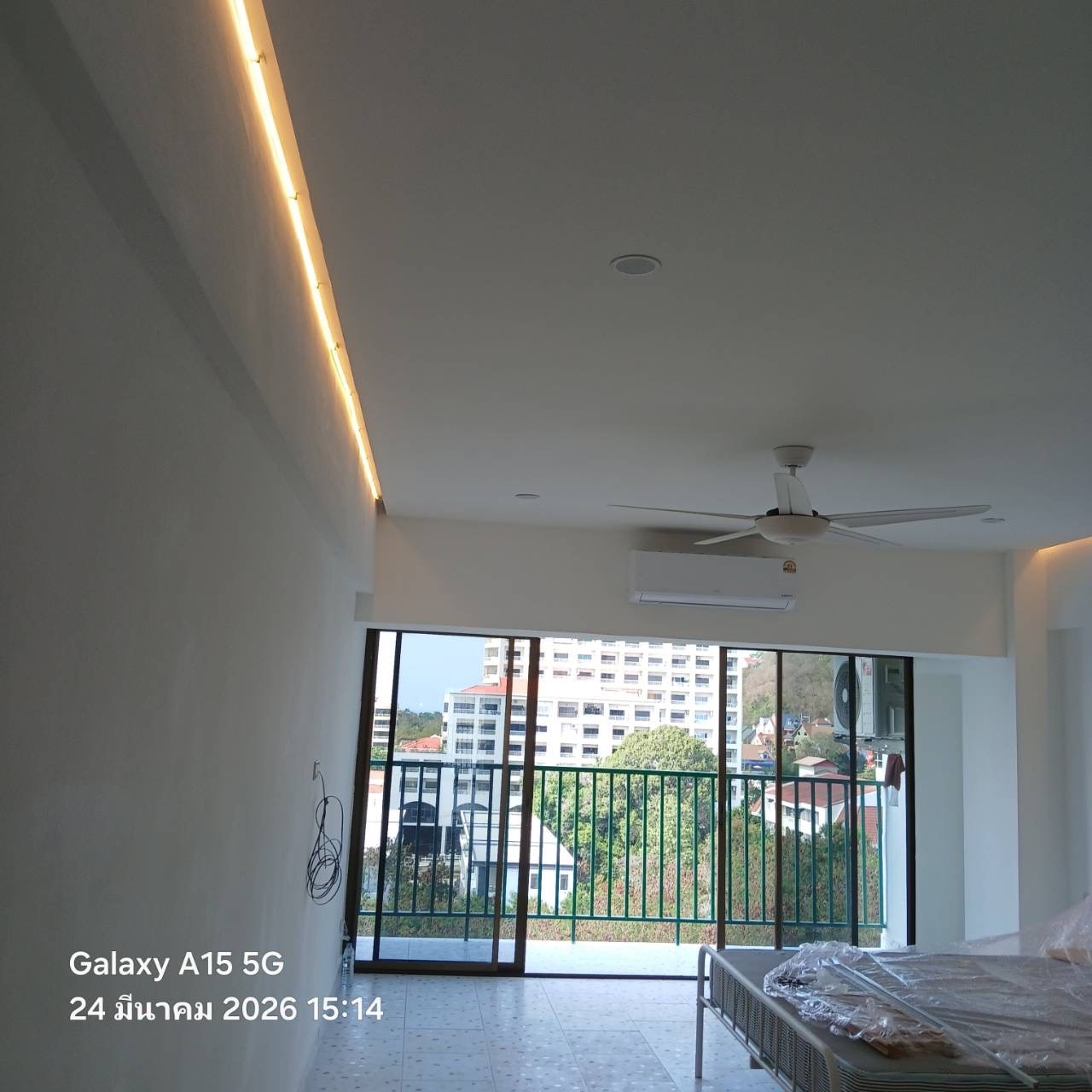 Newly Renovated & Thai Quota: Spacious 39 sqm Studio in Prime Pratumnak photo 18