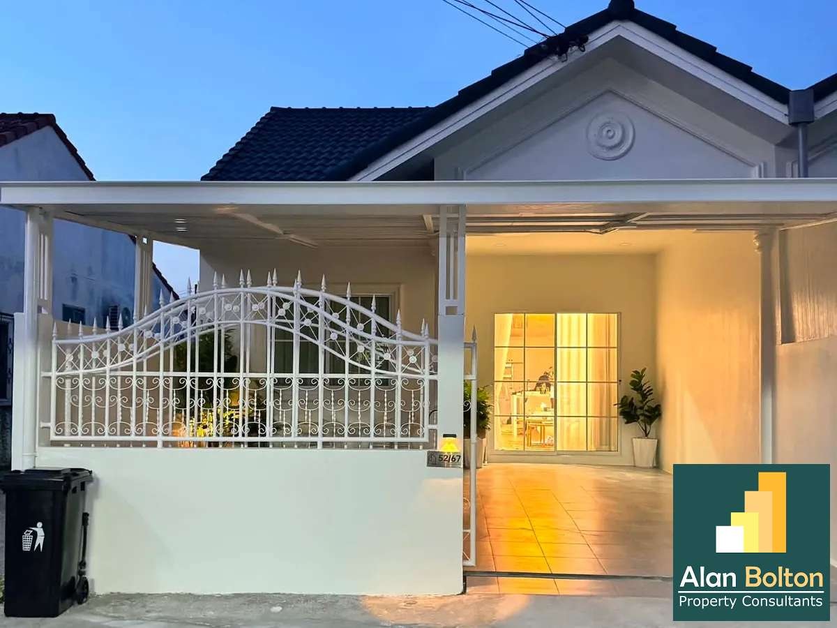 2 Bedrooms 2 Bathrooms in East Pattaya