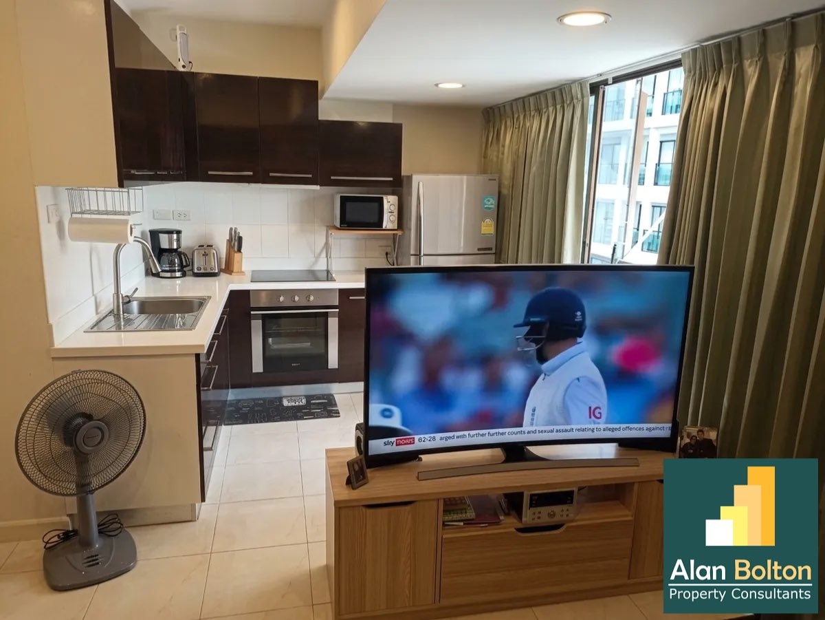 Two Bedroom Condo For Sale in Prahtamnak soi 5 photo 7