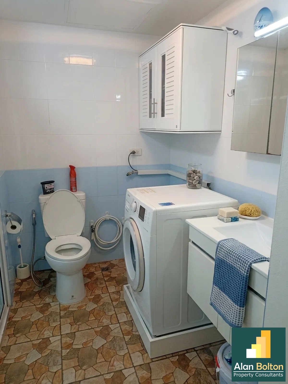 Two Bedroom Condo For Sale in Prahtamnak soi 5 photo 6