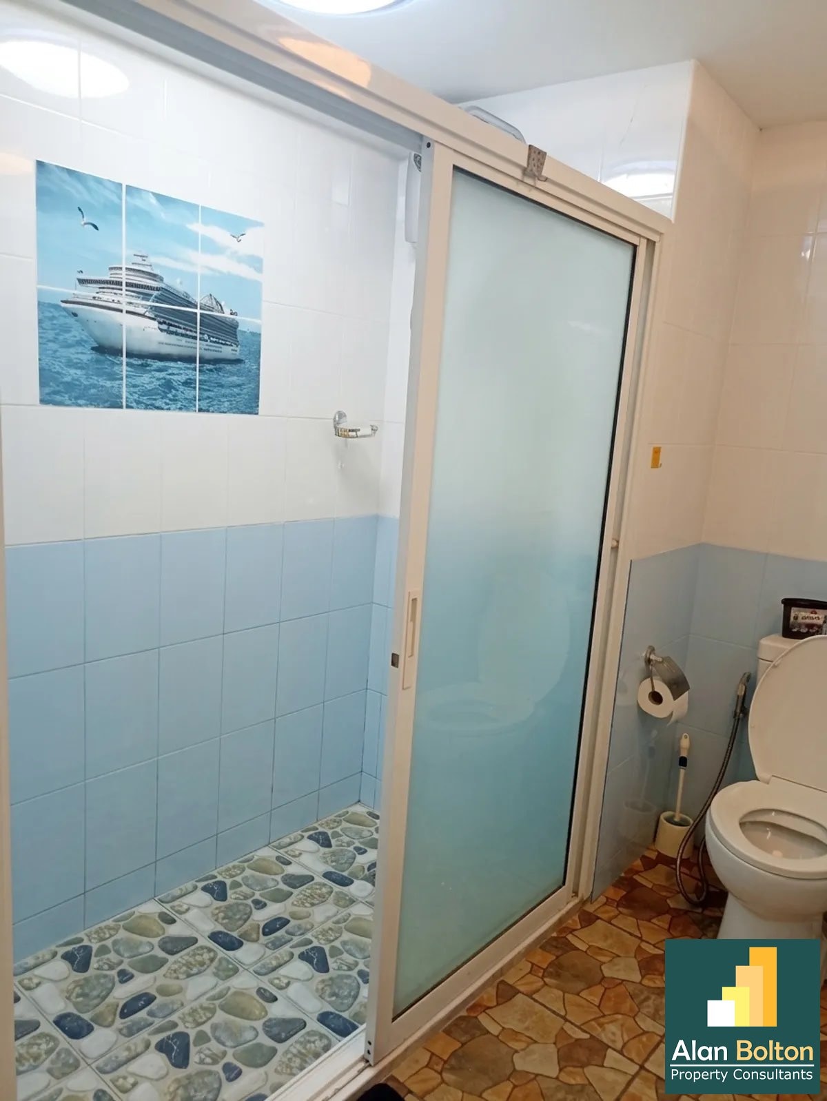 Two Bedroom Condo For Sale in Prahtamnak soi 5 photo 3
