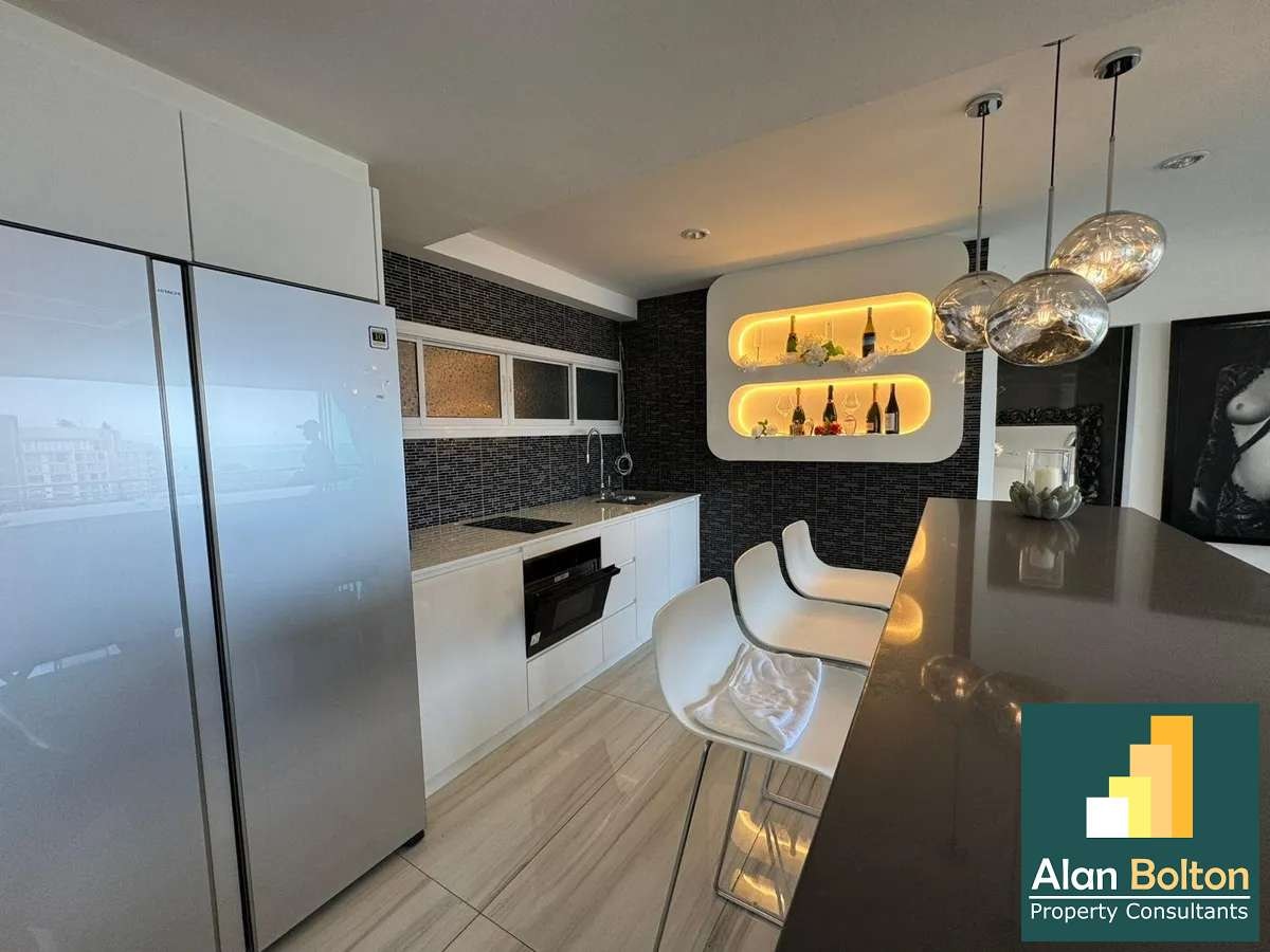 Large Fully Renovated Ocean View 1 Bed 1 Bath Luxury Condo In Na Jomtien photo 3