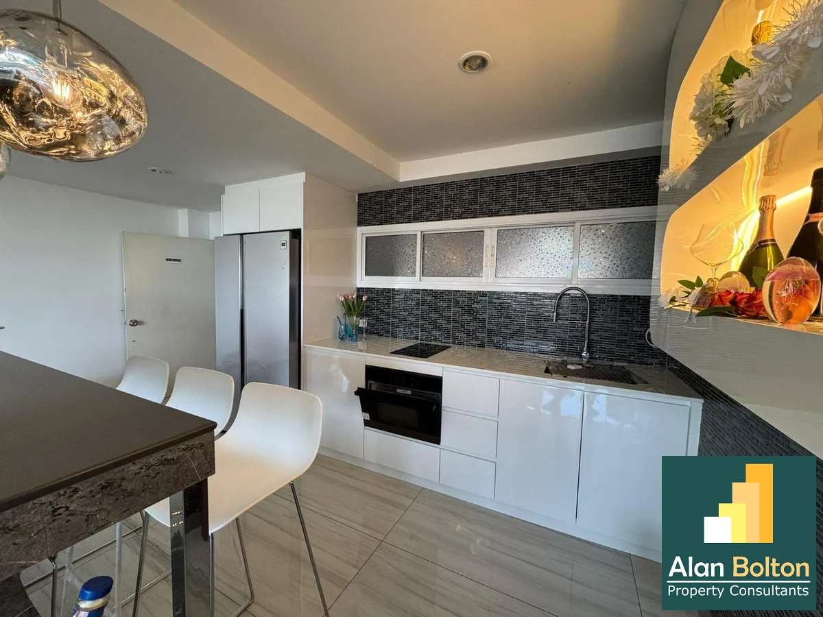 Large Fully Renovated Ocean View 1 Bed 1 Bath Luxury Condo In Na Jomtien photo 2