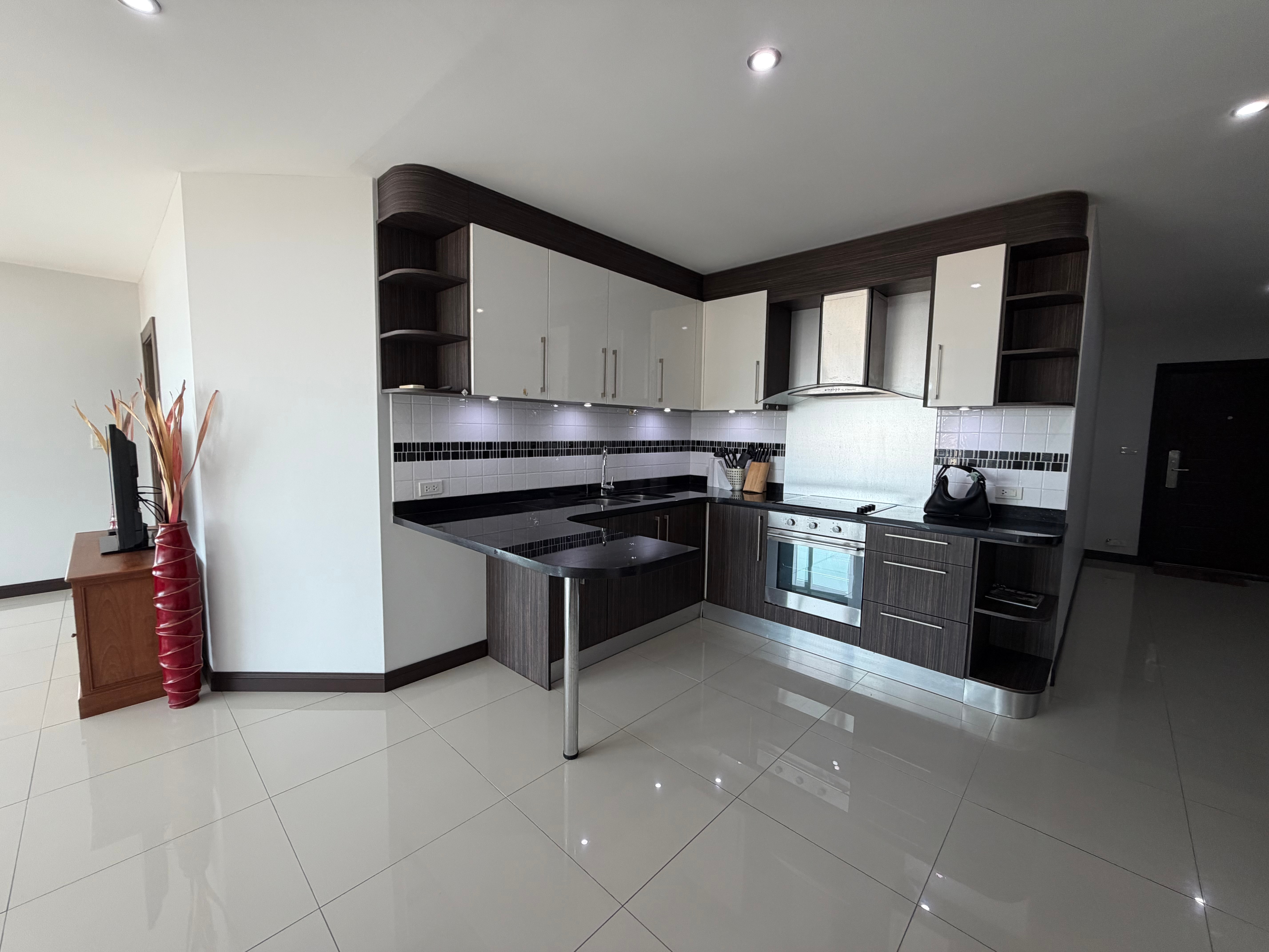 Expansive 142 sqm Luxury Living: Massive 2-Bedroom Suite in Prime Pratumnak photo 19