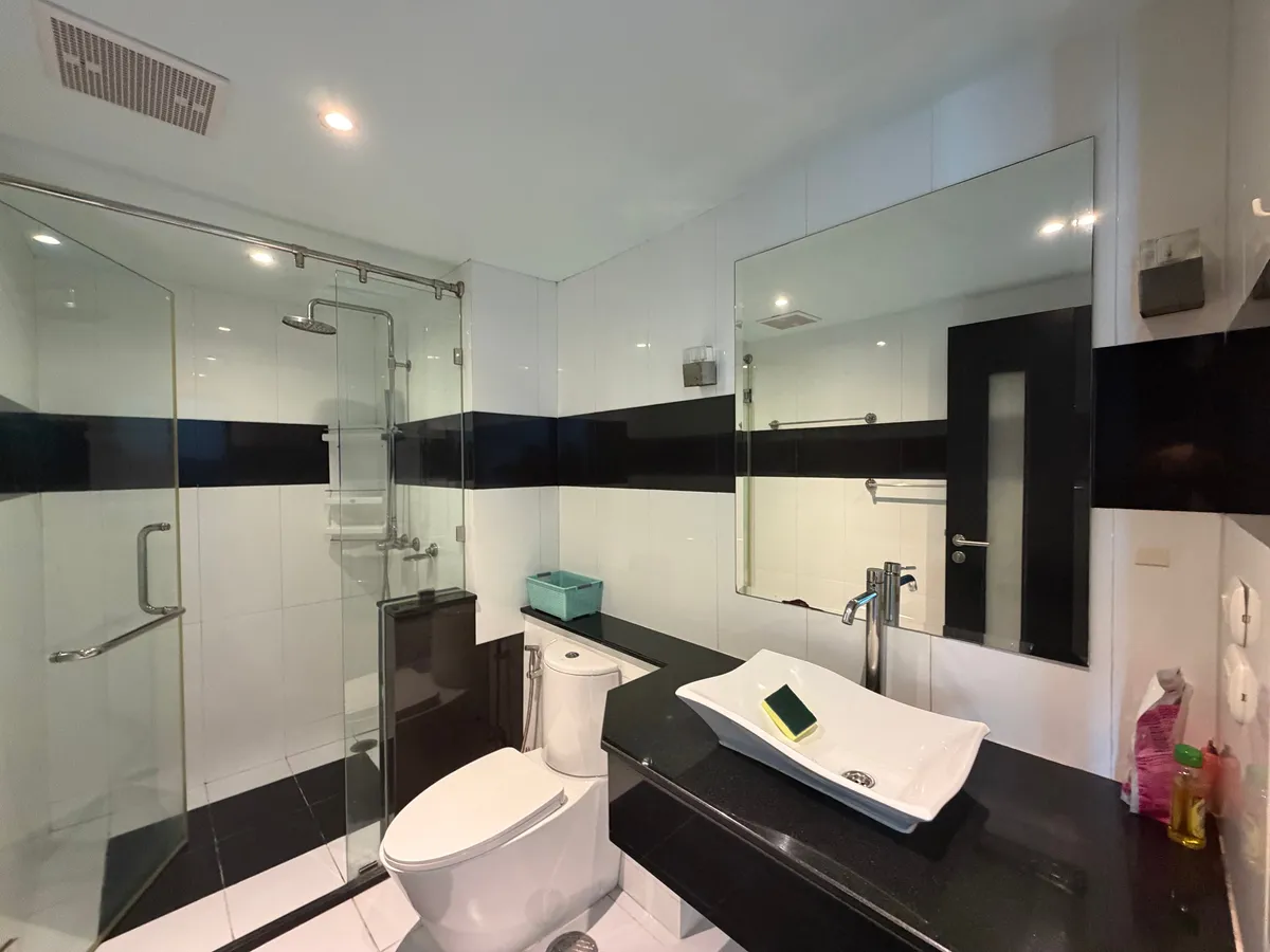 Avenue Condo For Rent photo 11