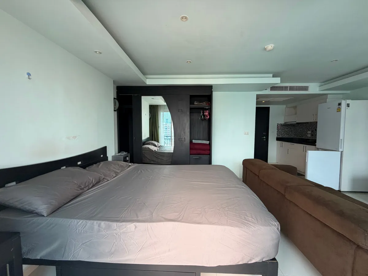 Avenue Condo For Rent photo 14