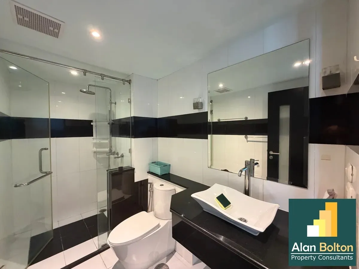 Avenue Condo For Rent photo 4