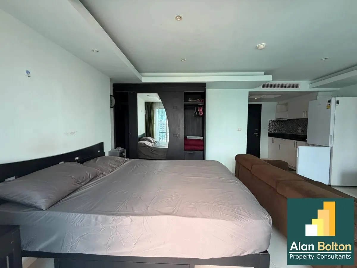 Avenue Condo For Rent photo 5
