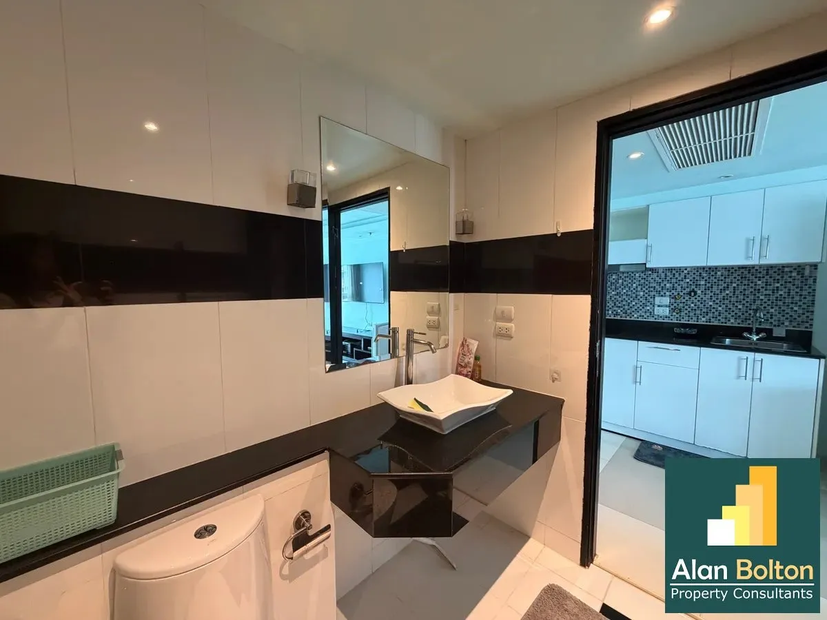 Avenue Condo For Rent photo 6