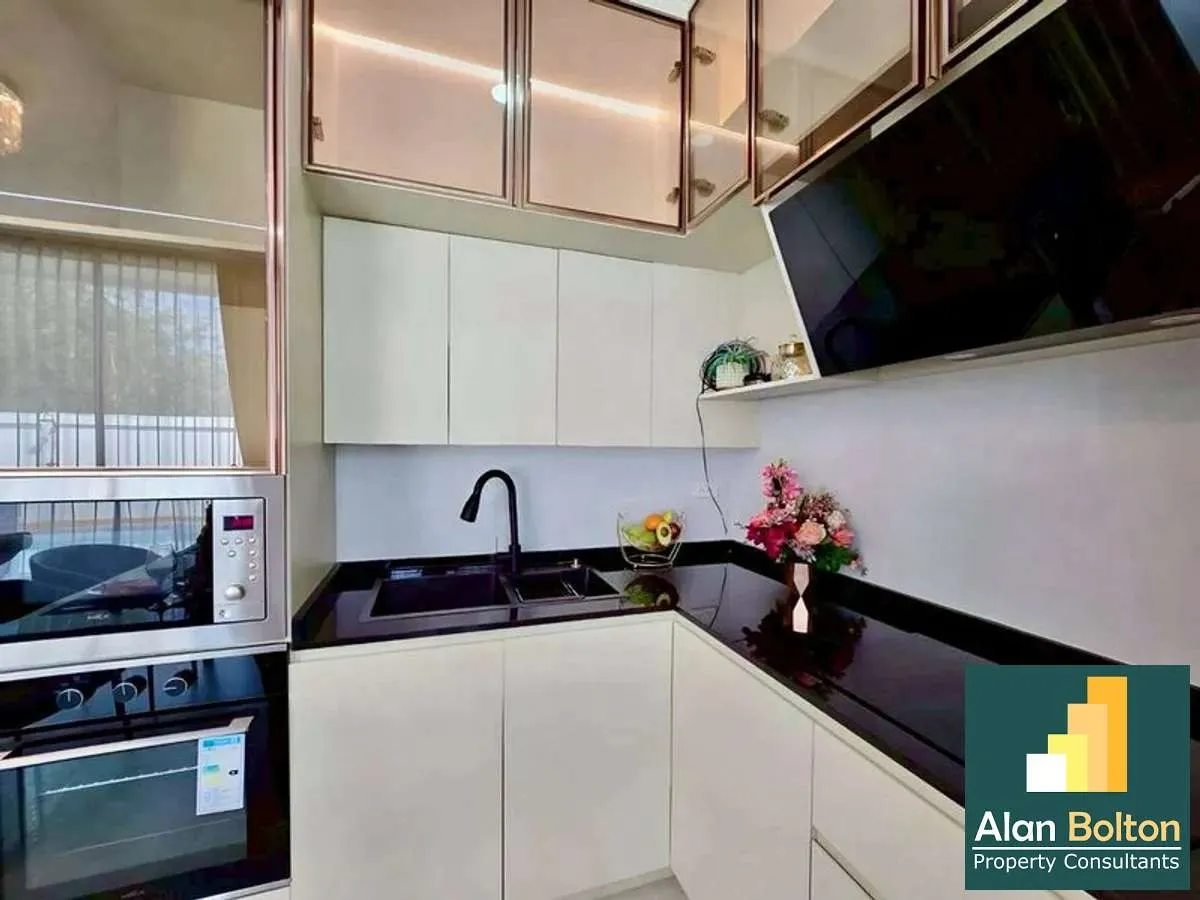 Luxury 3BR Pool Villa | Modern Design In East Pattaya photo 2