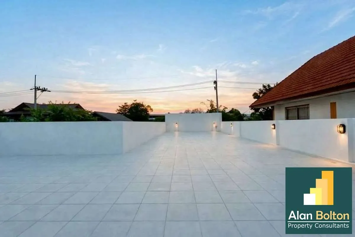 Luxury 3BR Pool Villa | Modern Design In East Pattaya photo 12