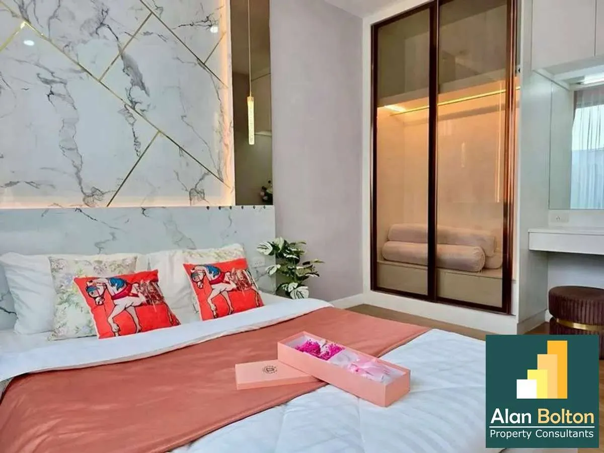 Luxury 3BR Pool Villa | Modern Design In East Pattaya photo 15