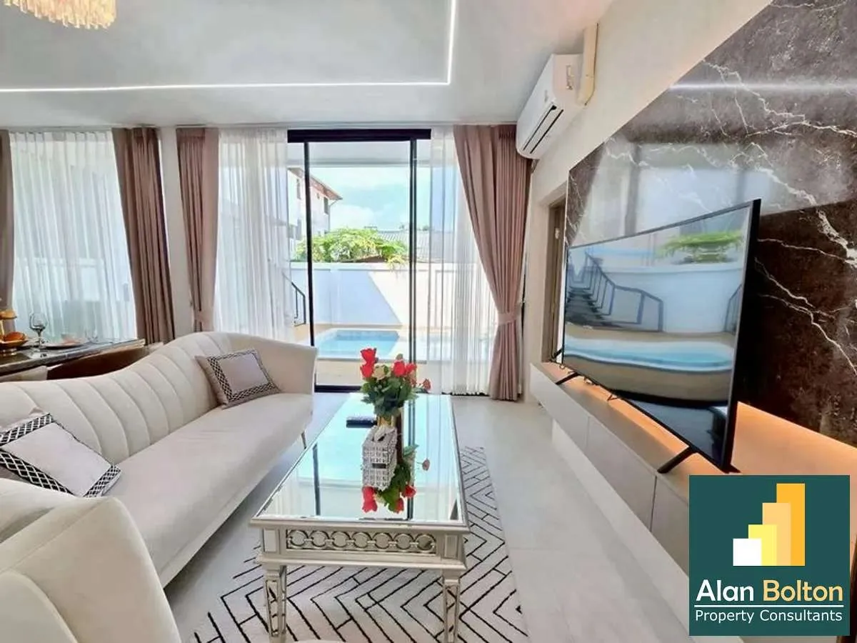 Luxury 3BR Pool Villa | Modern Design In East Pattaya photo 10
