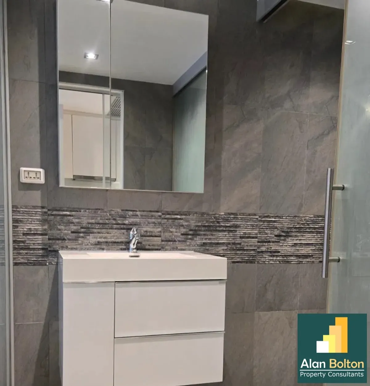 Studio 1 Bathroom in Pratumnak photo 15