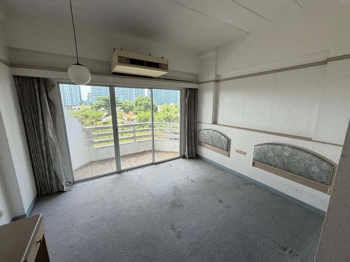 Cheap Jomtien Studio Ripe for Renovation photo 11