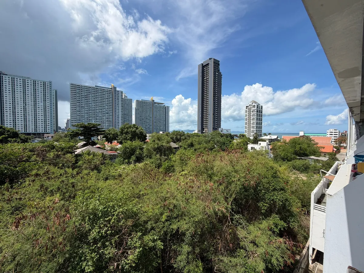 Cheap Jomtien Studio Ripe for Renovation photo 8