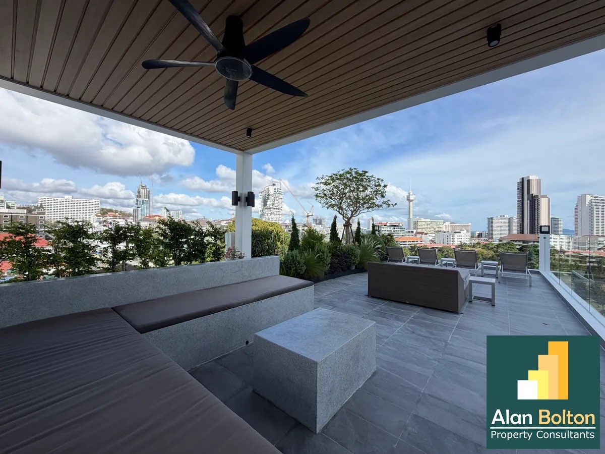 New Corner Unit 1-Bedroom Condo for Rent Near Pratamnak Beach, High-Speed WiFi & Weekly Cleaning Included