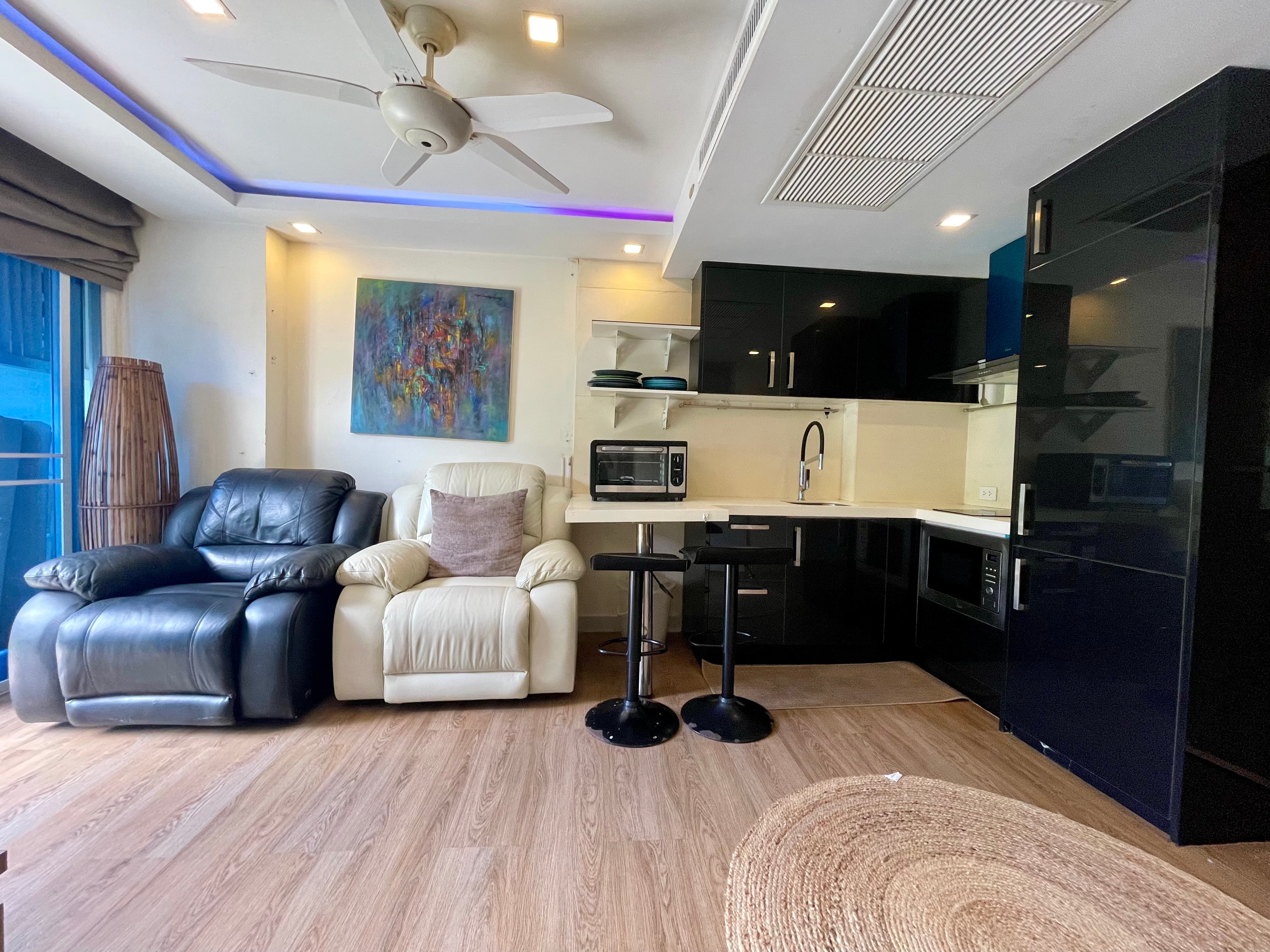 1 Bedroom In Grand Avenue Central Pattaya For Sale photo 21