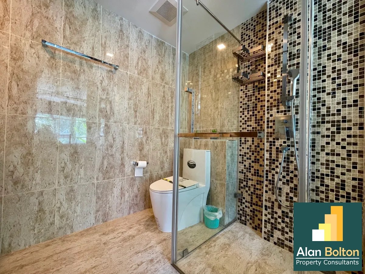 1 Bedroom In Grand Avenue Central Pattaya For Sale photo 5