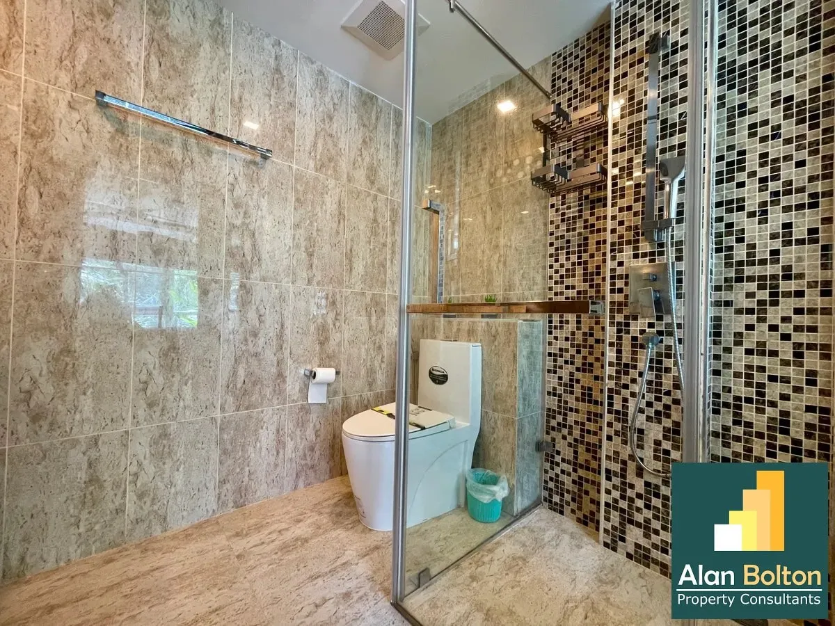 1 Bedroom In Grand Avenue Central Pattaya For Sale photo 4