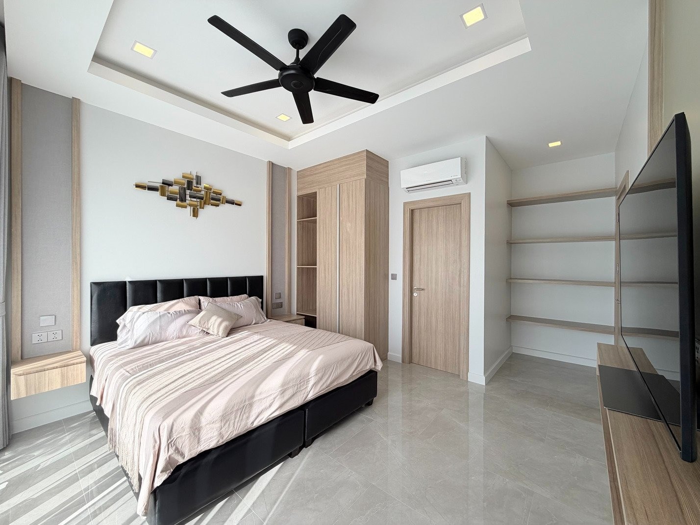 Brand New Modern Luxury 3 Bed 4 Bath Pool Villa For Sale Near Lake MapPhrachan photo 25