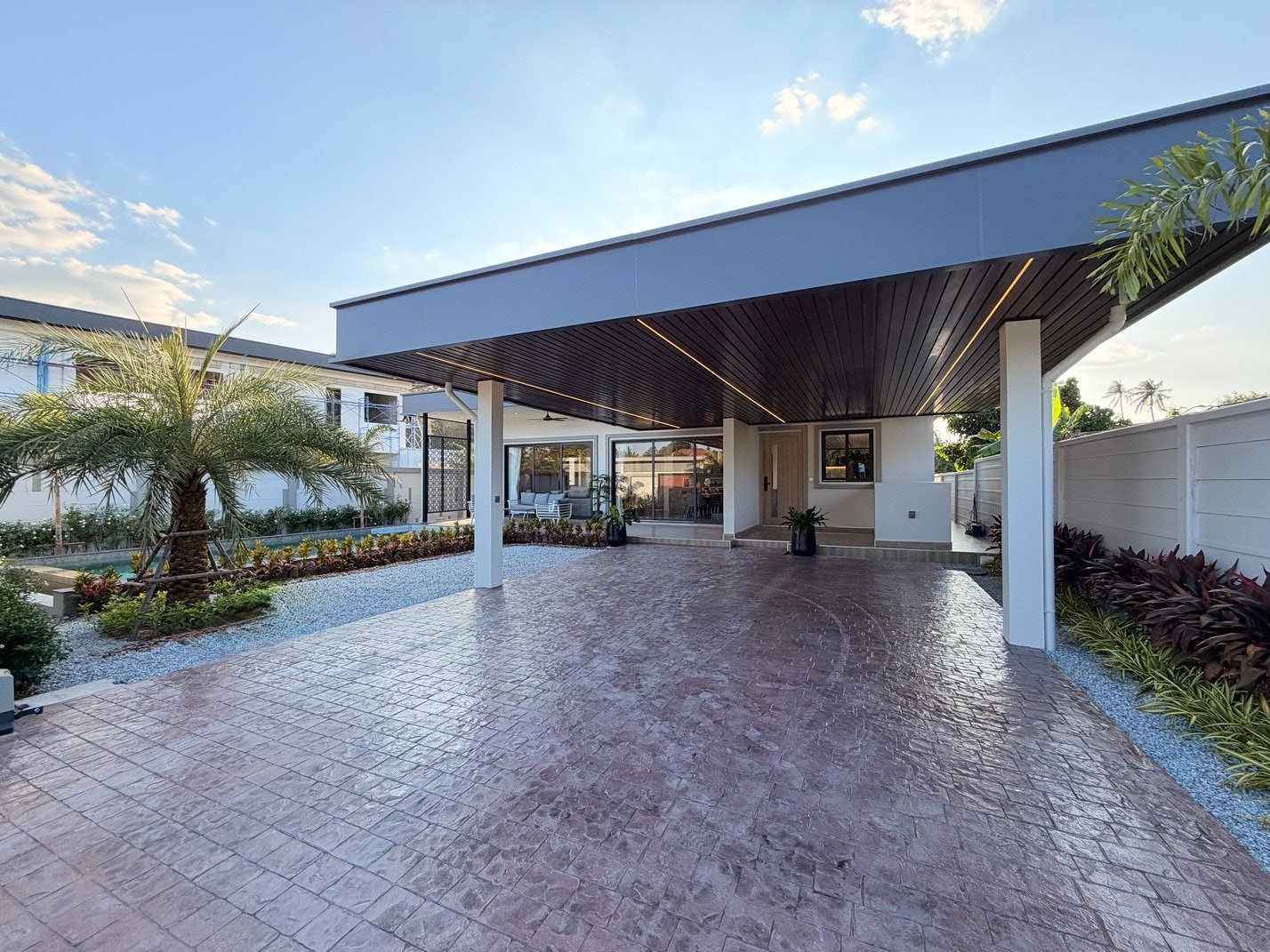 Brand New Modern Luxury 3 Bed 4 Bath Pool Villa For Sale Near Lake MapPhrachan photo 42