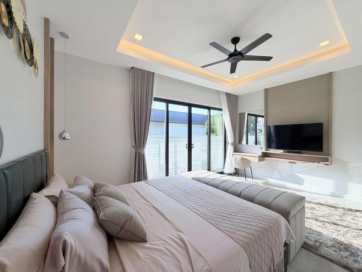 Brand New Modern Luxury 3 Bed 4 Bath Pool Villa For Sale Near Lake MapPhrachan photo 32