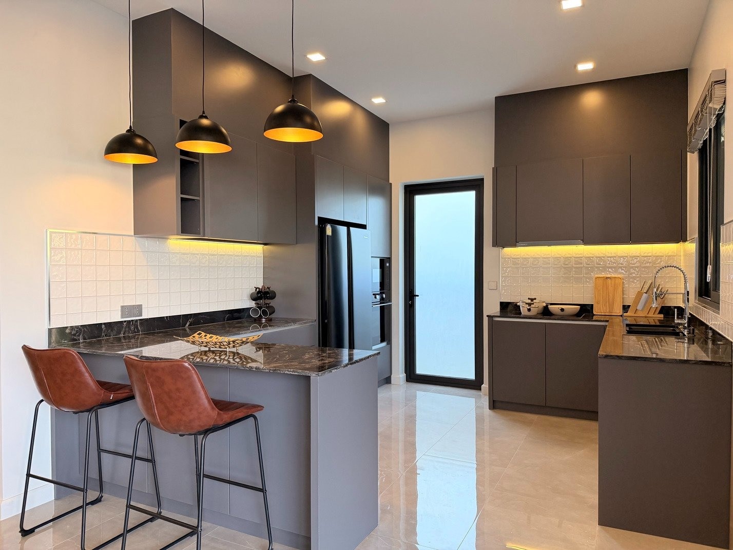 Brand New Modern Luxury 3 Bed 4 Bath Pool Villa For Sale Near Lake MapPhrachan photo 38