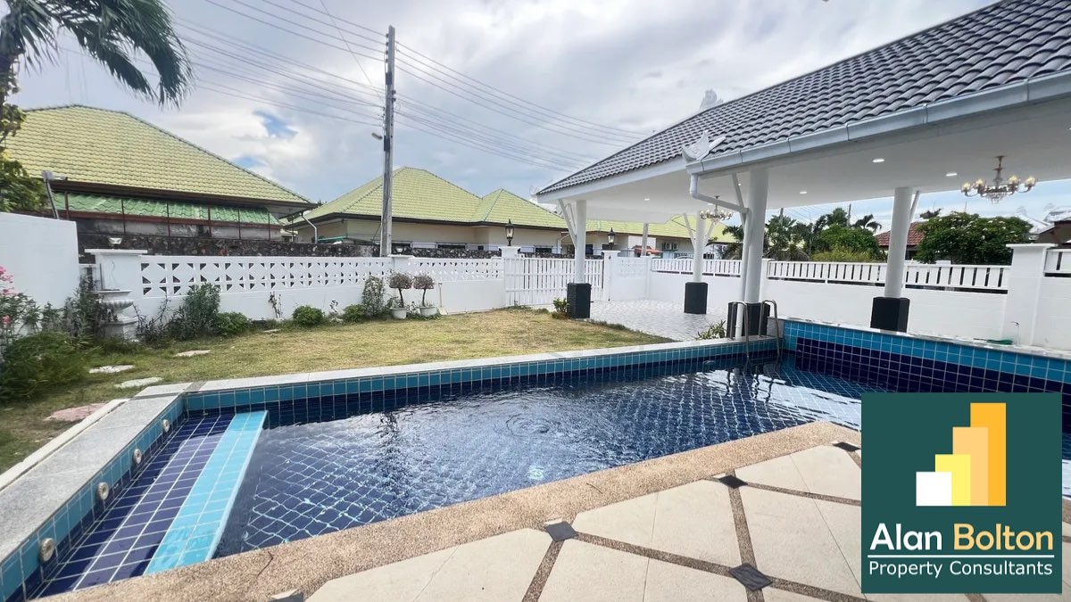 Pool villa 5 Bedrooms 3 Bathrooms in East Pattaya photo 4