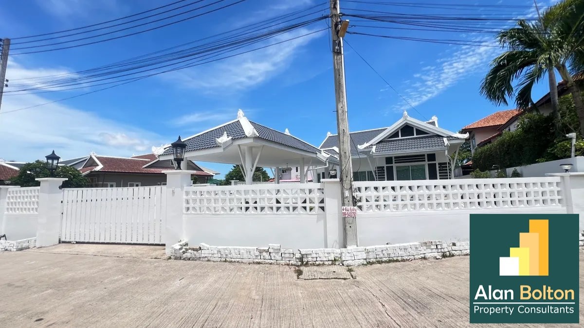 Pool villa 5 Bedrooms 3 Bathrooms in East Pattaya photo 2