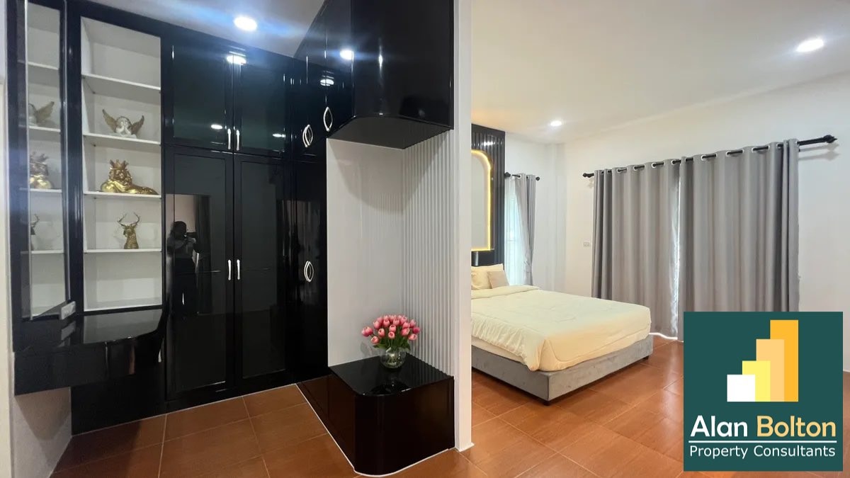 Pool villa 5 Bedrooms 3 Bathrooms in East Pattaya photo 8