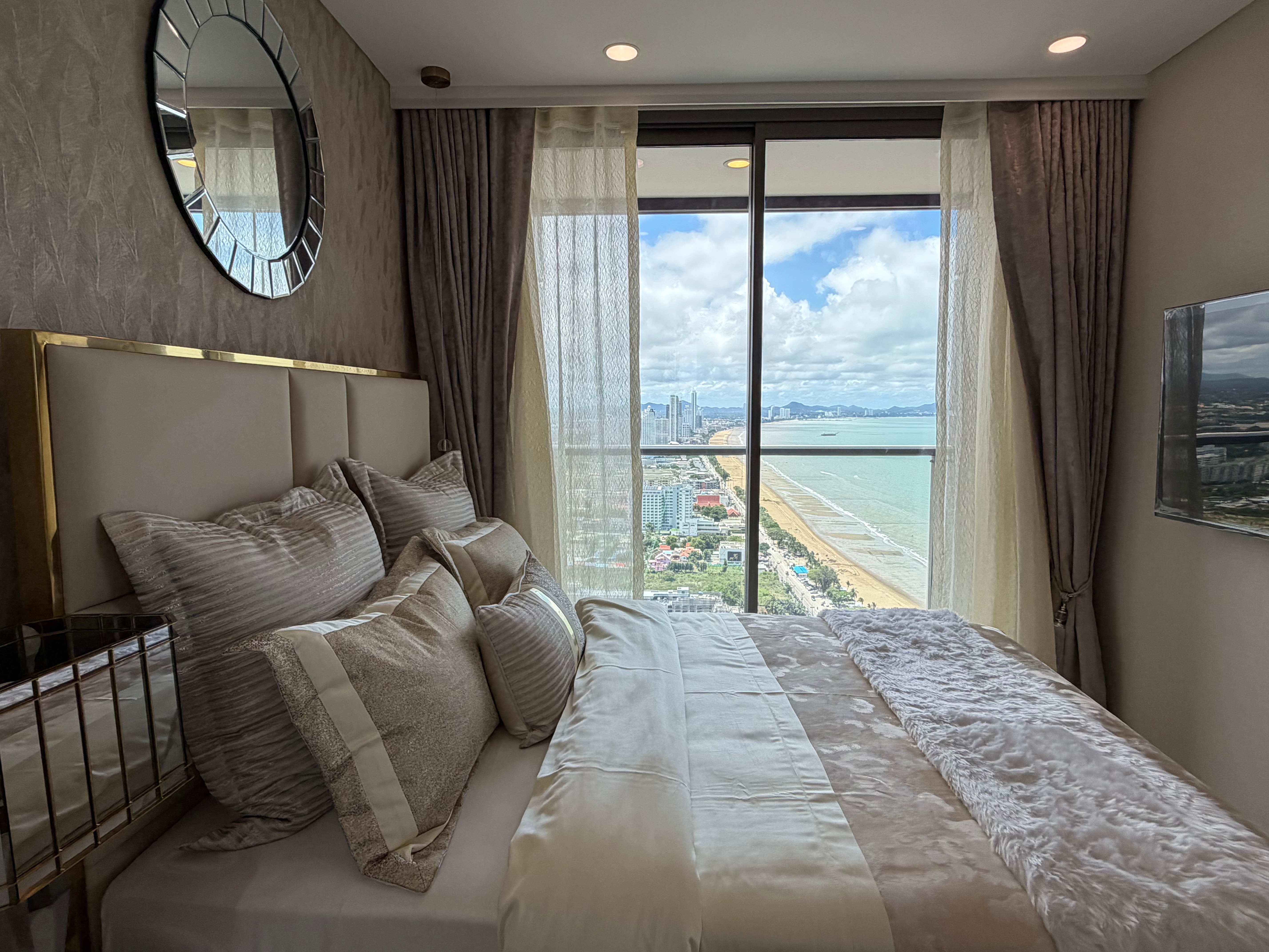 Panoramic Ocean Views: Premium 2-Bedroom Condo for Sale in Jomtien photo 17